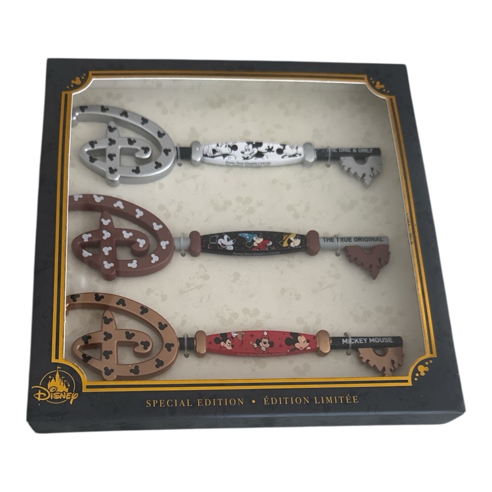 Mickey Mouse 3 Key Set Disney Store Special Edition Through The Years Open Box